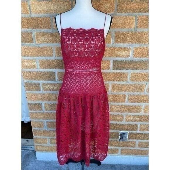 O.P.T OPT One Pretty Time Lizzet Magenta red lace midi dress size medium - Picture 4 of 12